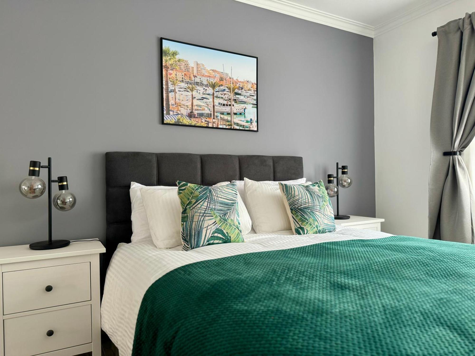 Princess Retreat Beautiful Modern Aprt 2 Min Walk From Quarteira Beach Exteriör bild