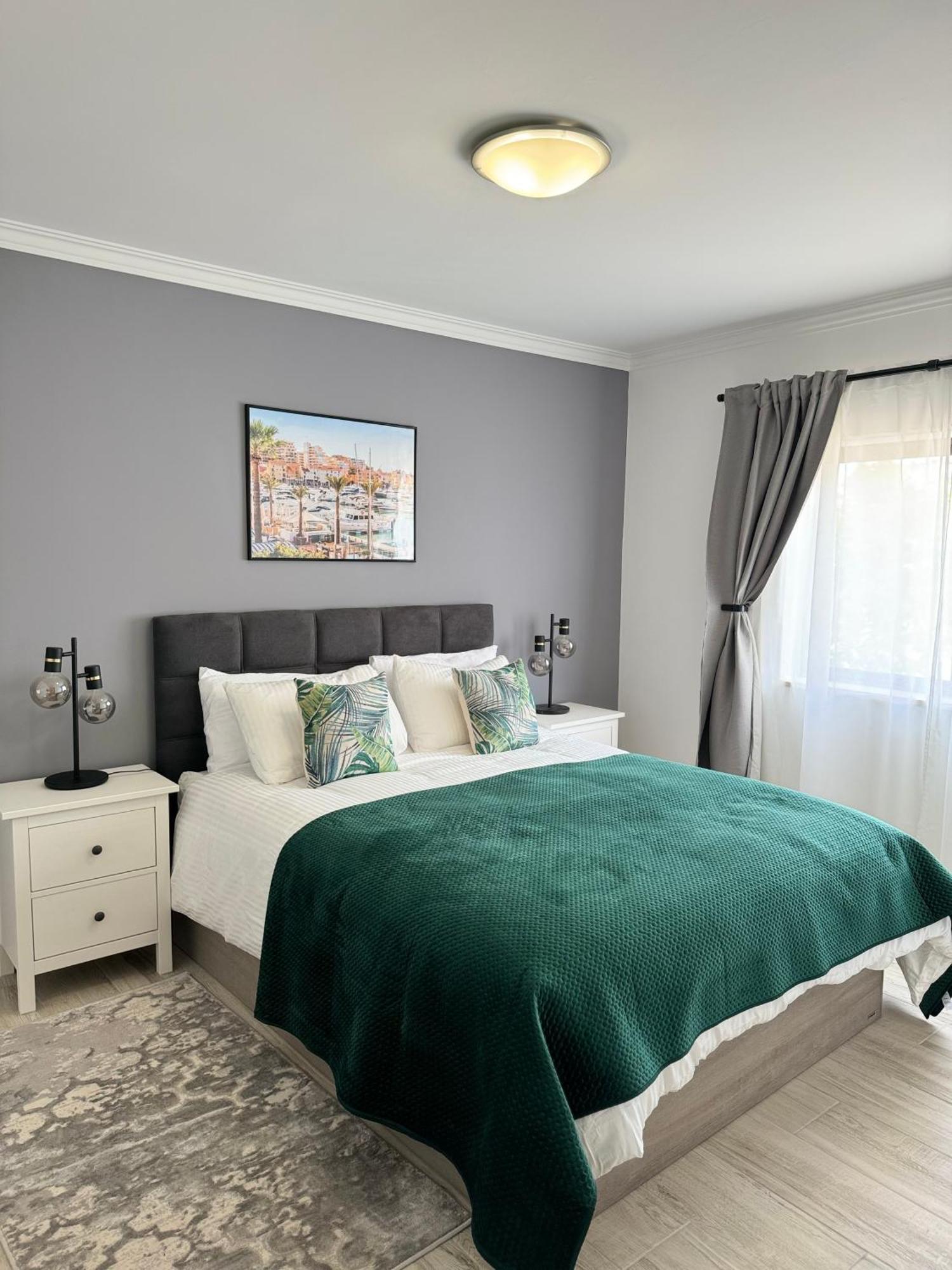 Princess Retreat Beautiful Modern Aprt 2 Min Walk From Quarteira Beach Exteriör bild